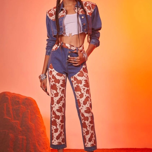 Poster Grl size XS denim jean cropped jacket with cow print - DOLLS KILL - Picture 4 of 5